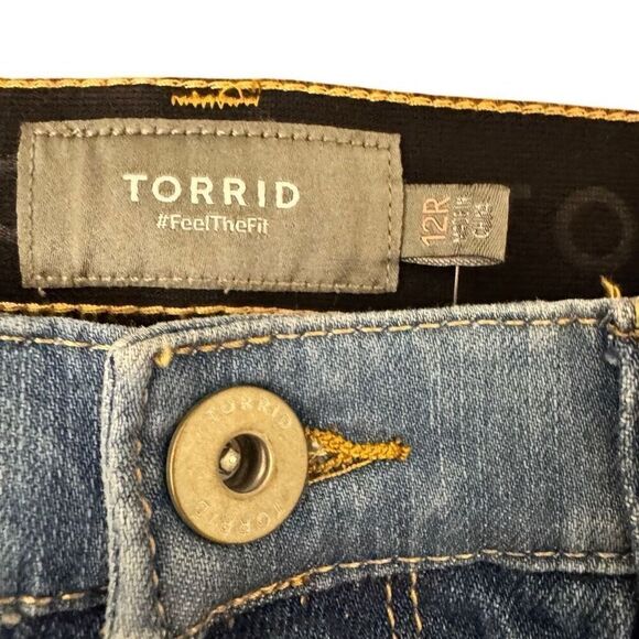 NEW Torrid Mom Jean Straight Premium Classic Denim High-Rise Crop Jeans Size 12 - Picture 3 of 6